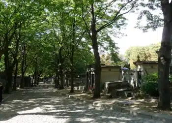 PÈRE-LACHAISE PARIS