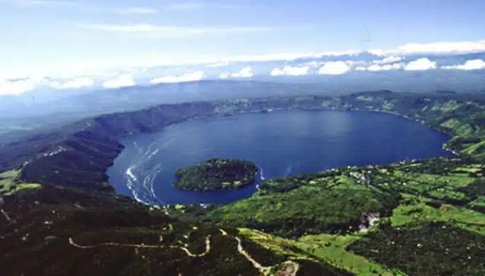 coatepeque-lake-el-salvador/infotravel.fr