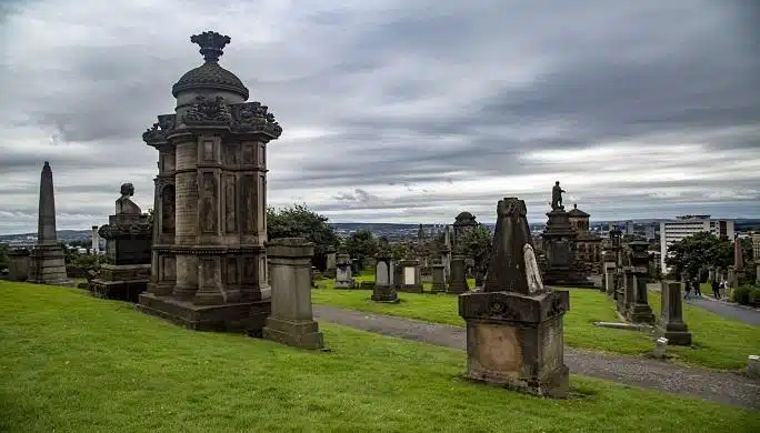 glasgow-necropolis-scotland-1471272457ELh