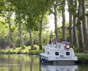 Le Boat :Vivre dans un cocon... au fil de l'eau