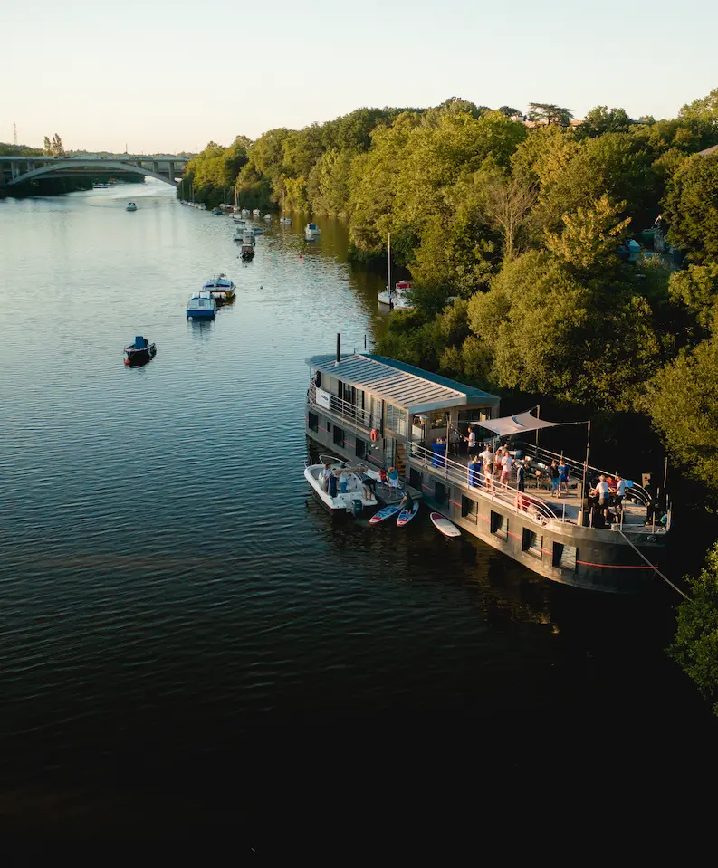 LA RIVIÈRE HOUSE « CARPE DIEM » À NANTES