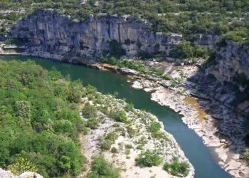 Ardéchetours : Un réseau pour les locaux