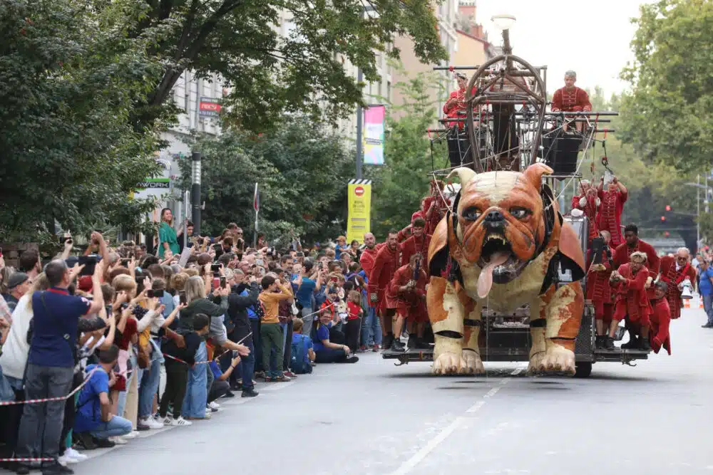 Géants de la compagnie française de théâtre de rue Royal de Luxe 