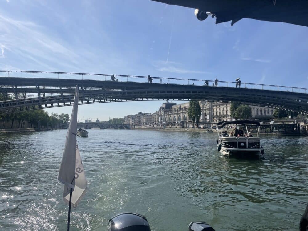 PARIS JE T’AIME, la communauté portuaire de Paris et Haropa Port présentant Taxi Seine Paris 