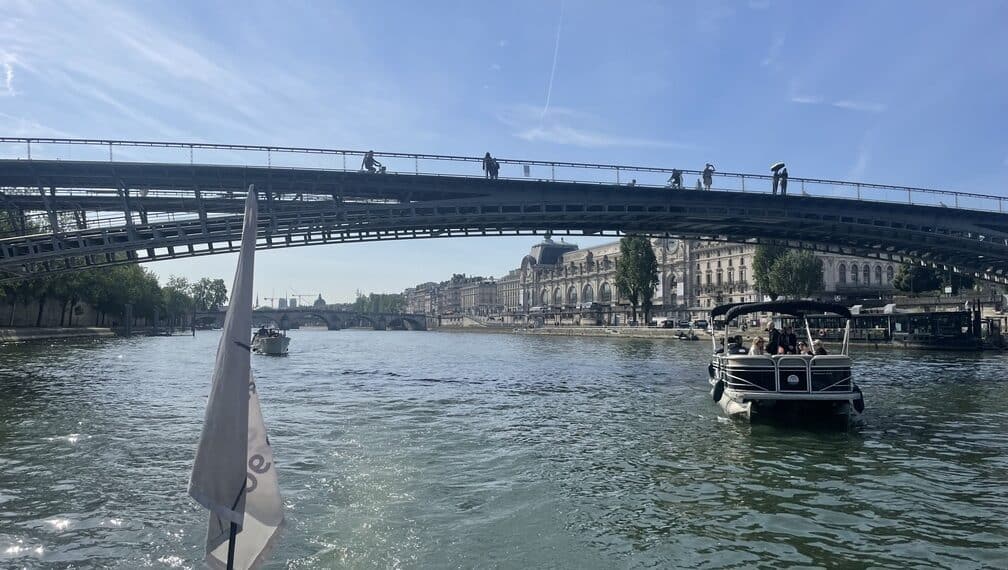 PARIS JE T’AIME, la communauté portuaire de Paris et Haropa Port présentant Taxi Seine Paris 