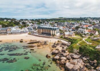 Le Castel Beau Site, une adresse mythique de la côte de granit rose