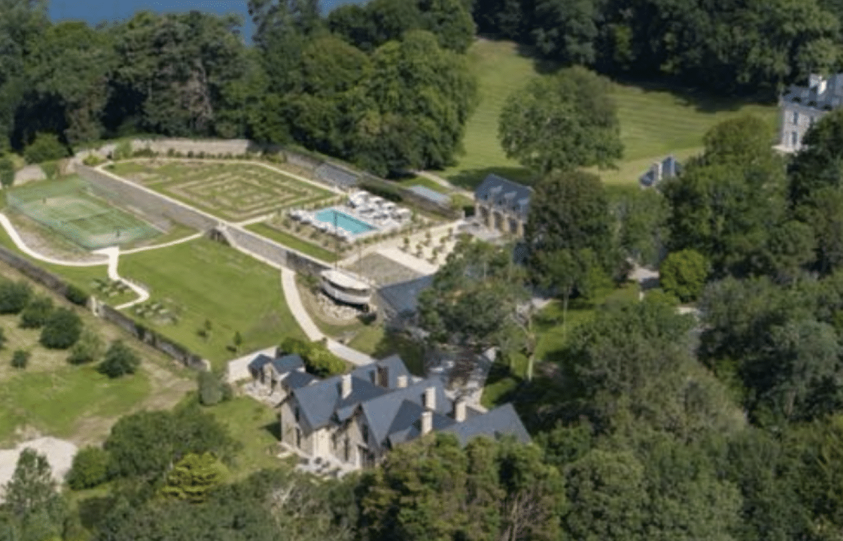 Logements Atypiques et Invitation au Voyage au Domaine de Locguénolé Morbihan