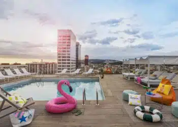 Hola! Moxy Hotels fait ses débuts en Espagne avec l’ouverture de Moxy Barcelona.