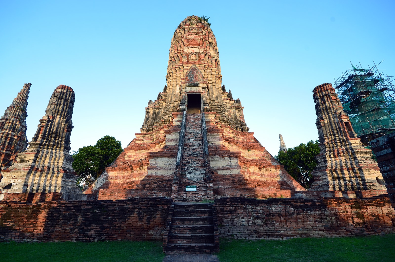 La ville d'Ayutthaya construite au bord de l'eau, au croisement de trois rivières, Mae Nam Lopburi, Pasak et Chao Phraya,