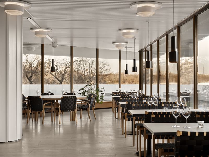 New Finlandia Café & Wine offers views to Töölönlahti bay. Photo: Riikka Katinkoski